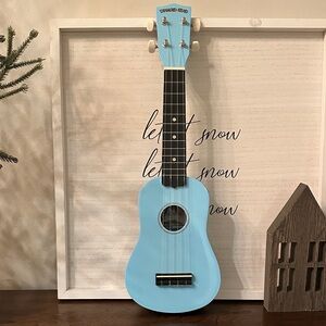 Blue Ukulele by Diamond Head